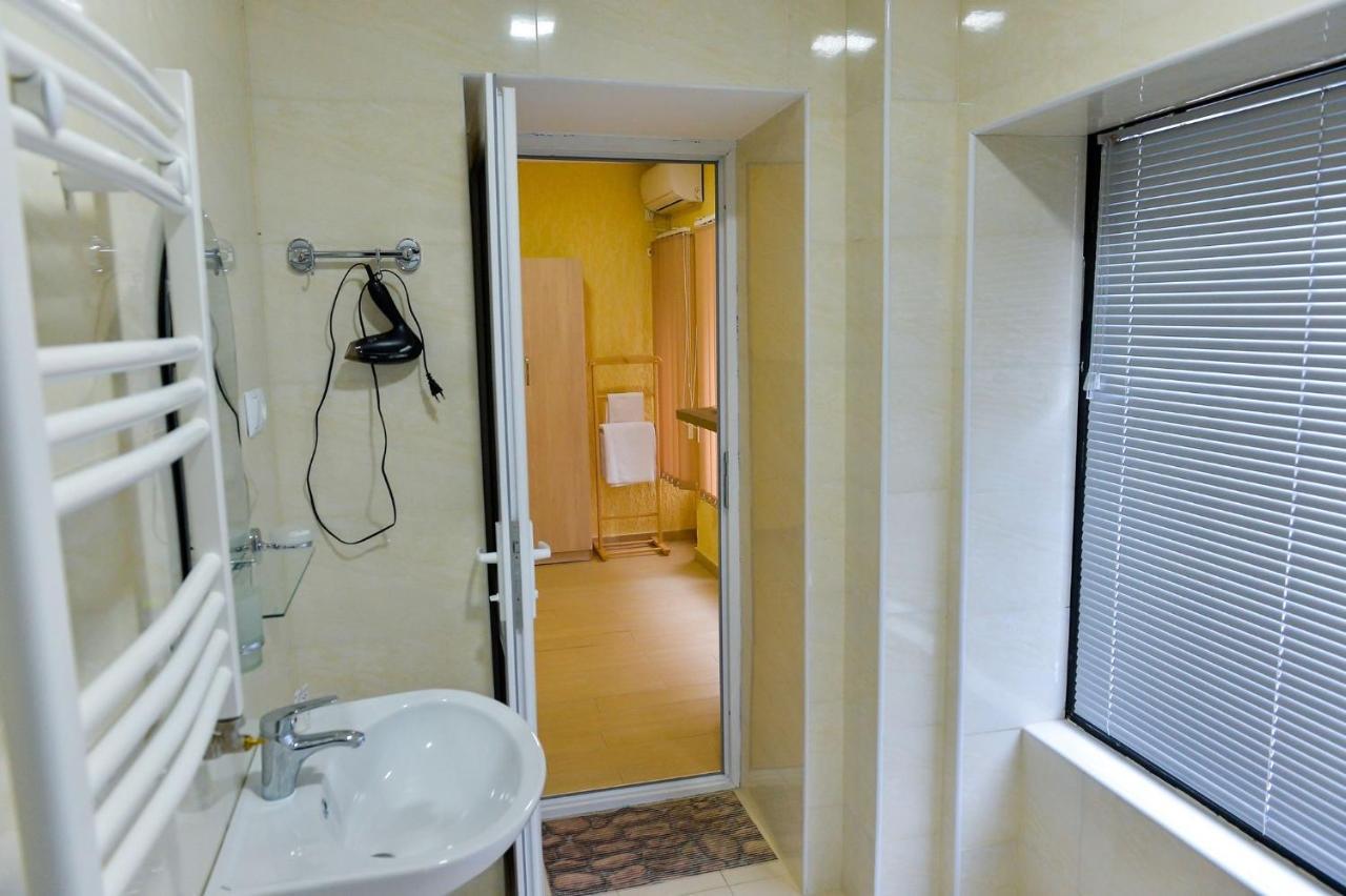 Pomegranate Hotel 库塔伊西 外观 照片