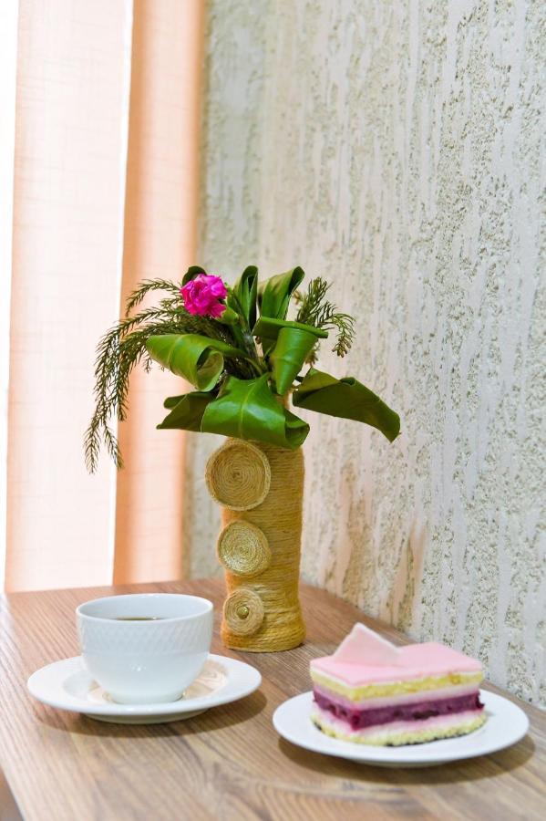 Pomegranate Hotel 库塔伊西 外观 照片